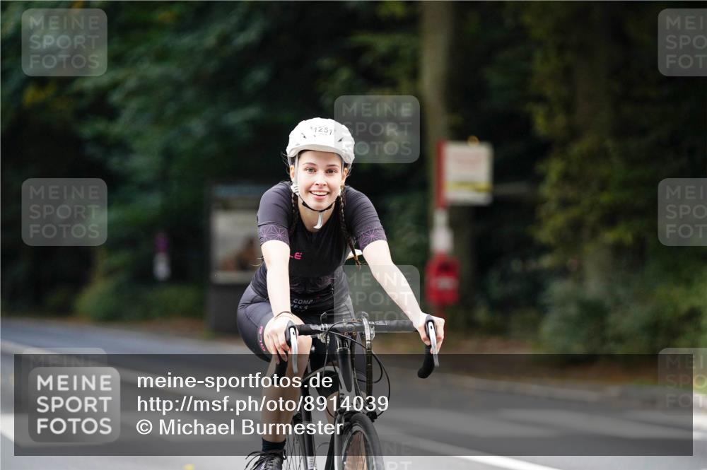 14.09.2025 - Stadtparktriathlon Michael Burmester http://msf.ph/oto/8914039 14.09.2025 12:22:25 Radfahren 1199, 1214, 1251, 1278, 1292 meine-sportfotos.de