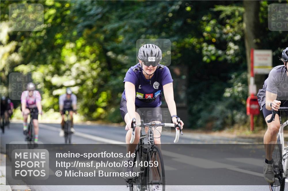 14.09.2025 - Stadtparktriathlon Michael Burmester http://msf.ph/oto/8914059 14.09.2025 12:22:46 Radfahren 1184, 1192, 1194, 1228, 1232, 1254, 1263, 1279, 1289, 1311 meine-sportfotos.de
