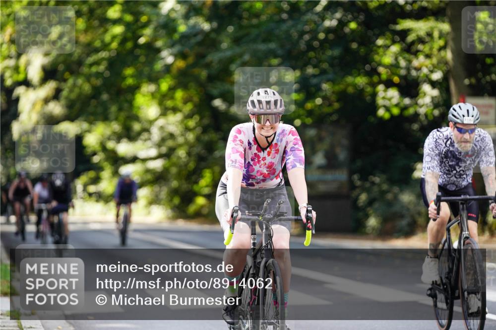 14.09.2025 - Stadtparktriathlon Michael Burmester http://msf.ph/oto/8914062 14.09.2025 12:22:48 Radfahren 1184, 1192, 1194, 1228, 1232, 1254, 1263, 1279, 1285, 1289, 1311 meine-sportfotos.de
