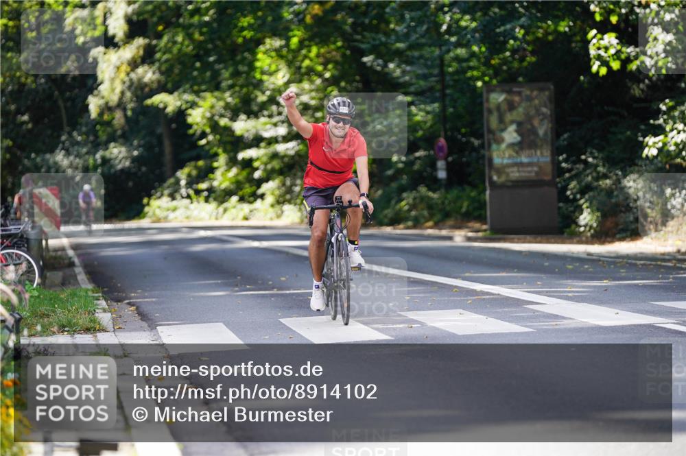 14.09.2025 - Stadtparktriathlon Michael Burmester http://msf.ph/oto/8914102 14.09.2025 12:24:00 Radfahren 1153 meine-sportfotos.de