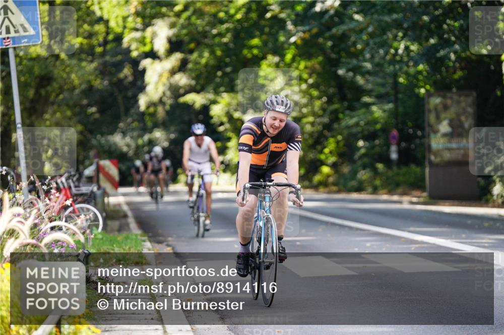 14.09.2025 - Stadtparktriathlon Michael Burmester http://msf.ph/oto/8914116 14.09.2025 12:24:41 Radfahren 1158, 1210, 1239 meine-sportfotos.de