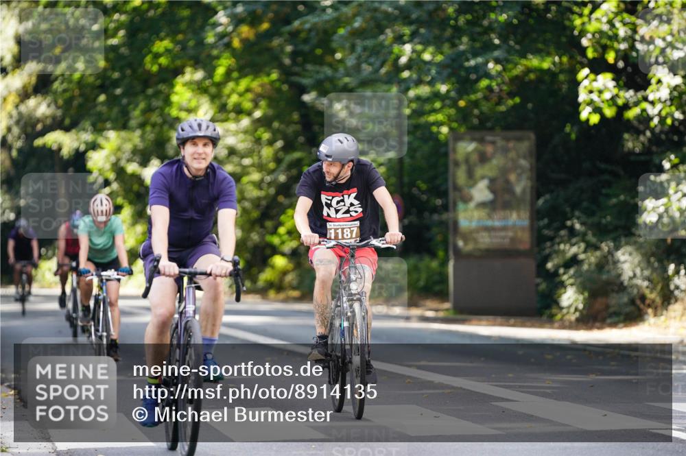 14.09.2025 - Stadtparktriathlon Michael Burmester http://msf.ph/oto/8914135 14.09.2025 12:25:07 Radfahren 1150, 1163, 1182, 1187, 1208, 1307 meine-sportfotos.de