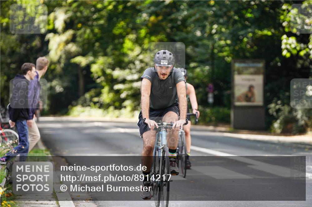 14.09.2025 - Stadtparktriathlon Michael Burmester http://msf.ph/oto/8914217 14.09.2025 12:27:03 Radfahren 1189, 1218, 1250, 1303 meine-sportfotos.de