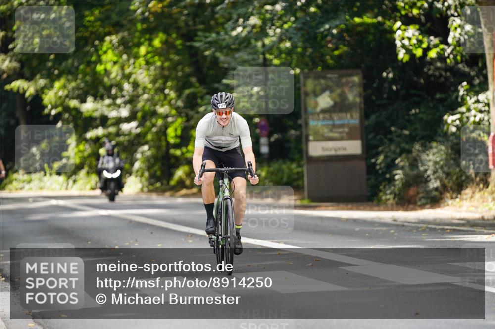 14.09.2025 - Stadtparktriathlon Michael Burmester http://msf.ph/oto/8914250 14.09.2025 12:28:26 Radfahren 1122, 1169 meine-sportfotos.de