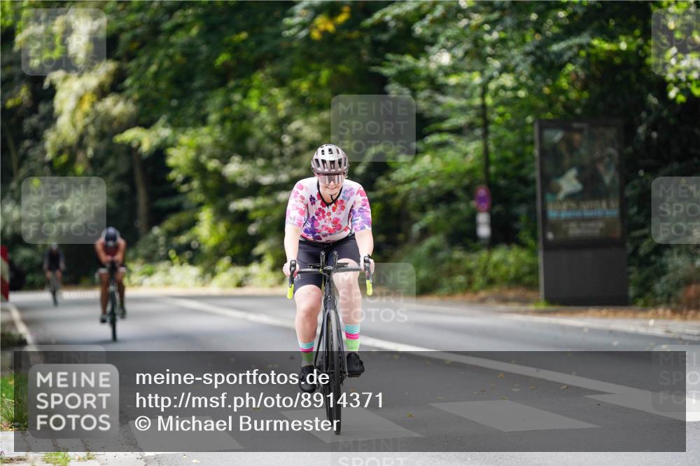 14.09.2025 - Stadtparktriathlon Michael Burmester http://msf.ph/oto/8914371 14.09.2025 12:31:38 Radfahren 1124, 1279, 1281 meine-sportfotos.de