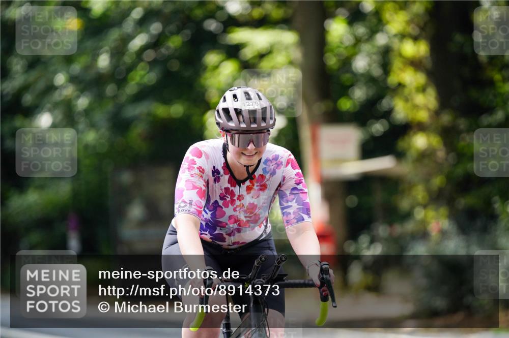 14.09.2025 - Stadtparktriathlon Michael Burmester http://msf.ph/oto/8914373 14.09.2025 12:31:39 Radfahren 1279, 1281 meine-sportfotos.de
