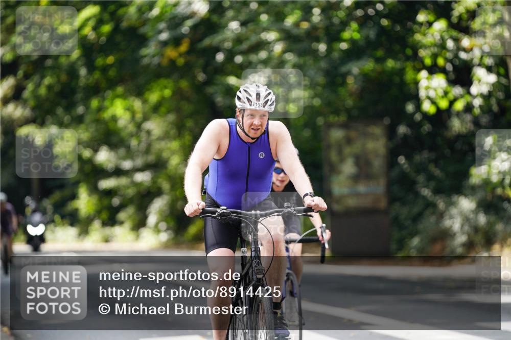 14.09.2025 - Stadtparktriathlon Michael Burmester http://msf.ph/oto/8914425 14.09.2025 12:33:03 Radfahren 1193, 1202, 1224, 1274, 1310 meine-sportfotos.de