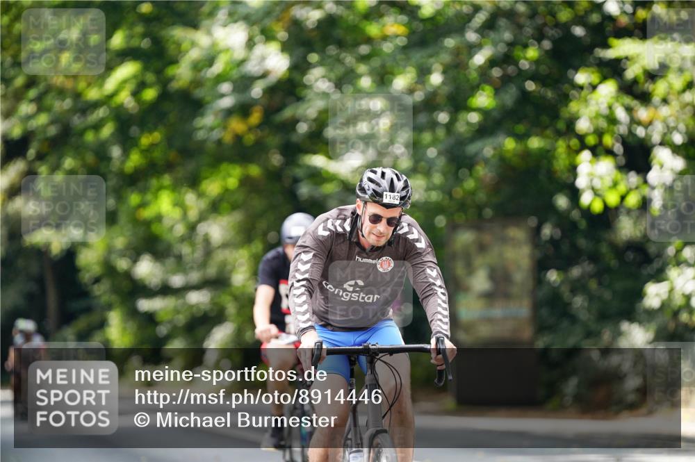 14.09.2025 - Stadtparktriathlon Michael Burmester http://msf.ph/oto/8914446 14.09.2025 12:33:44 Radfahren 1182, 1187, 1276 meine-sportfotos.de