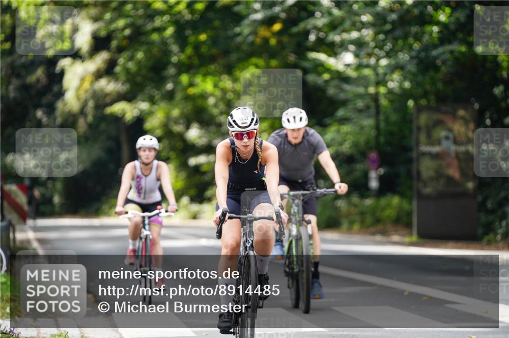 14.09.2025 - Stadtparktriathlon Michael Burmester http://msf.ph/oto/8914485 14.09.2025 12:35:03 Radfahren 1220, 1242, 1300 meine-sportfotos.de