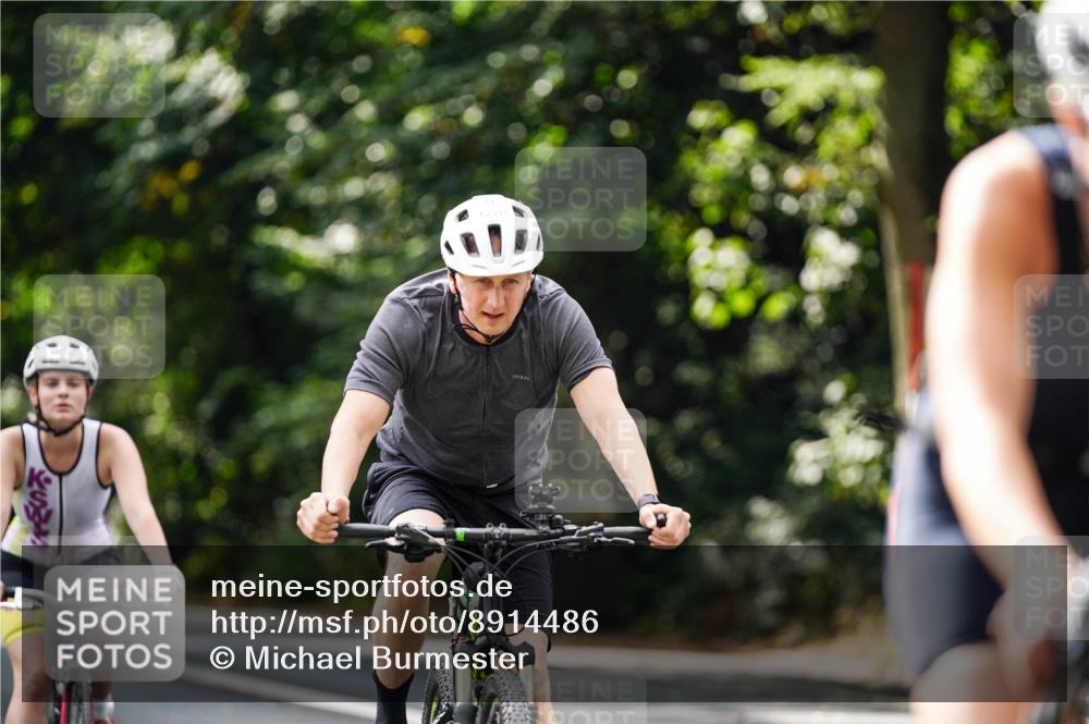 14.09.2025 - Stadtparktriathlon Michael Burmester http://msf.ph/oto/8914486 14.09.2025 12:35:05 Radfahren 1220, 1242, 1300 meine-sportfotos.de