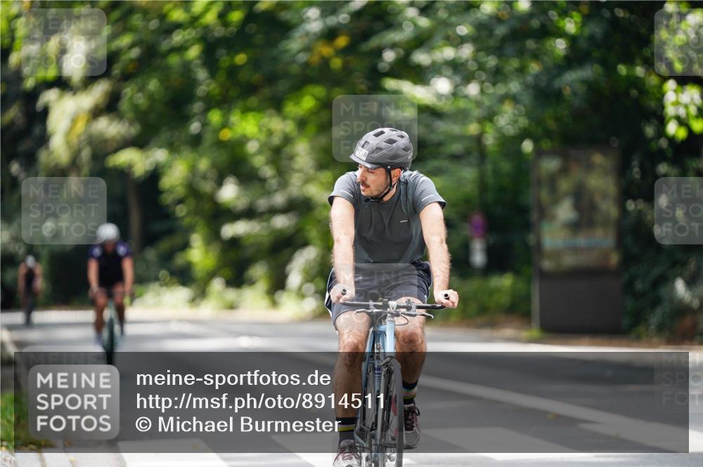 14.09.2025 - Stadtparktriathlon Michael Burmester http://msf.ph/oto/8914511 14.09.2025 12:35:47 Radfahren 1218, 1244, 1252, 1296, 1391, 1415 meine-sportfotos.de