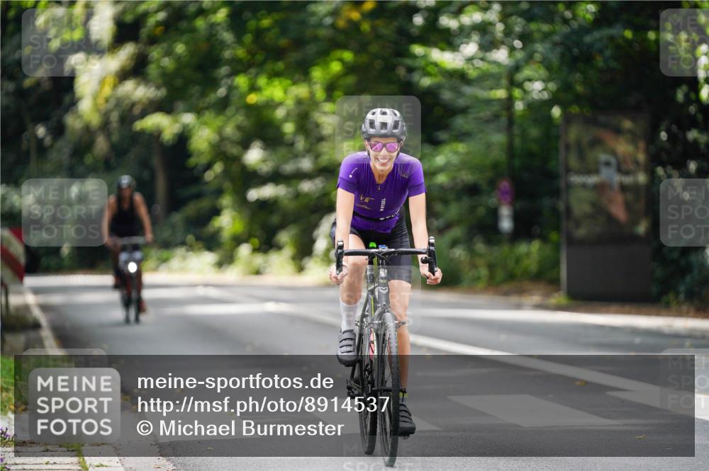 14.09.2025 - Stadtparktriathlon Michael Burmester http://msf.ph/oto/8914537 14.09.2025 12:36:22 Radfahren 1299, 1339, 1351, 1352 meine-sportfotos.de