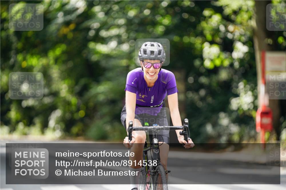 14.09.2025 - Stadtparktriathlon Michael Burmester http://msf.ph/oto/8914538 14.09.2025 12:36:23 Radfahren 1299, 1339, 1351, 1352 meine-sportfotos.de