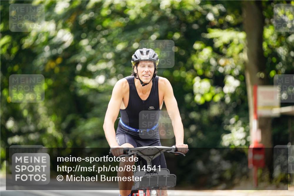 14.09.2025 - Stadtparktriathlon Michael Burmester http://msf.ph/oto/8914541 14.09.2025 12:36:27 Radfahren 1339, 1351 meine-sportfotos.de