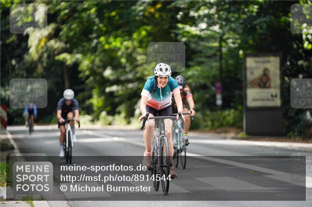 14.09.2025 - Stadtparktriathlon Michael Burmester http://msf.ph/oto/8914544 14.09.2025 12:36:38 Radfahren 1151, 1257, 1264, 1377 meine-sportfotos.de