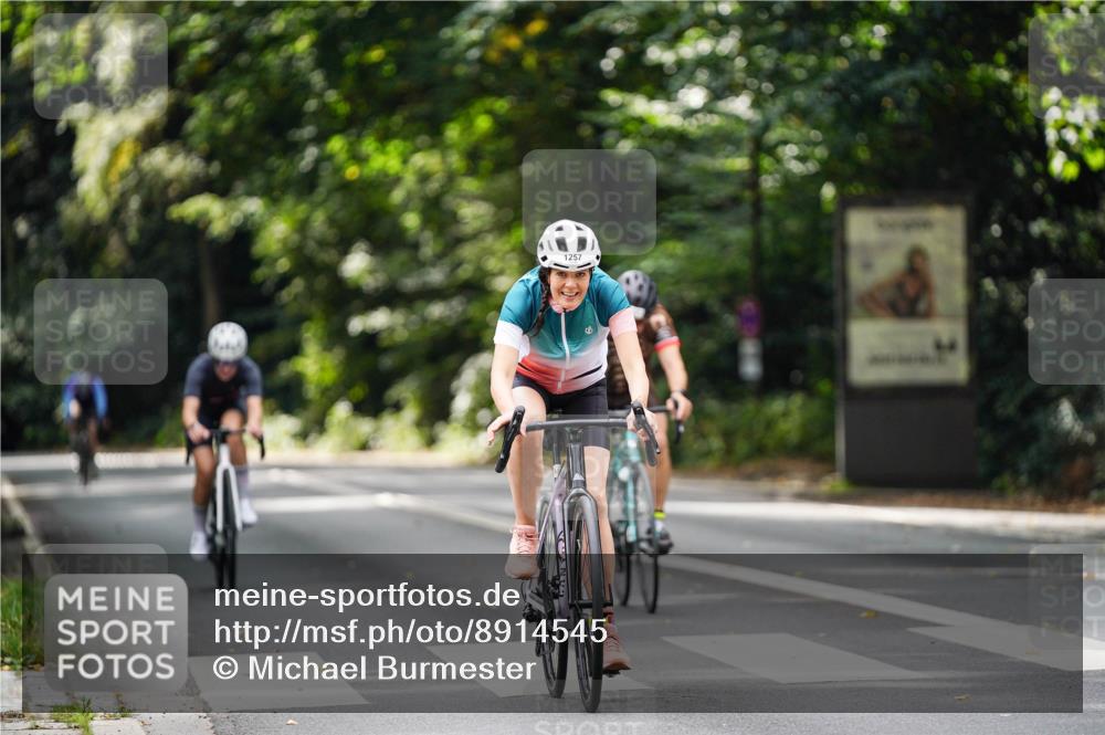 14.09.2025 - Stadtparktriathlon Michael Burmester http://msf.ph/oto/8914545 14.09.2025 12:36:39 Radfahren 1151, 1257, 1264, 1377 meine-sportfotos.de