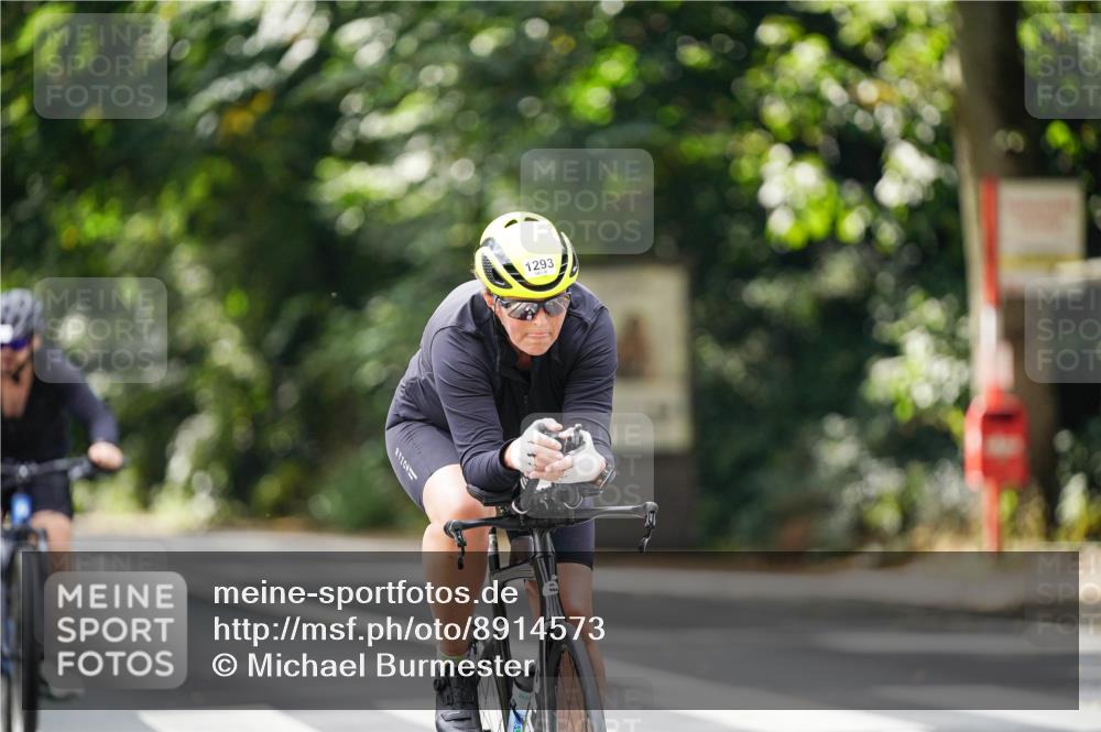 14.09.2025 - Stadtparktriathlon Michael Burmester http://msf.ph/oto/8914573 14.09.2025 12:37:05 Radfahren 1215, 1293, 1388 meine-sportfotos.de