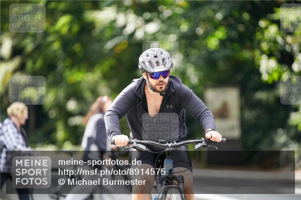 14.09.2025 - Stadtparktriathlon Michael Burmester http://msf.ph/oto/8914575 14.09.2025 12:37:07 Radfahren 1215, 1293, 1388 meine-sportfotos.de