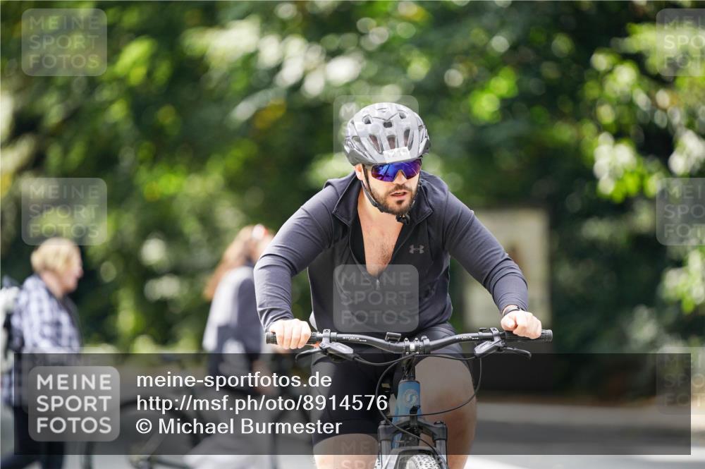 14.09.2025 - Stadtparktriathlon Michael Burmester http://msf.ph/oto/8914576 14.09.2025 12:37:07 Radfahren 1215, 1293, 1388 meine-sportfotos.de