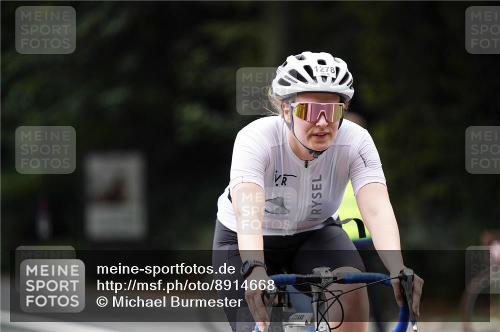 14.09.2025 - Stadtparktriathlon Michael Burmester http://msf.ph/oto/8914668 14.09.2025 12:39:26 Radfahren 1251, 1278, 1360 meine-sportfotos.de