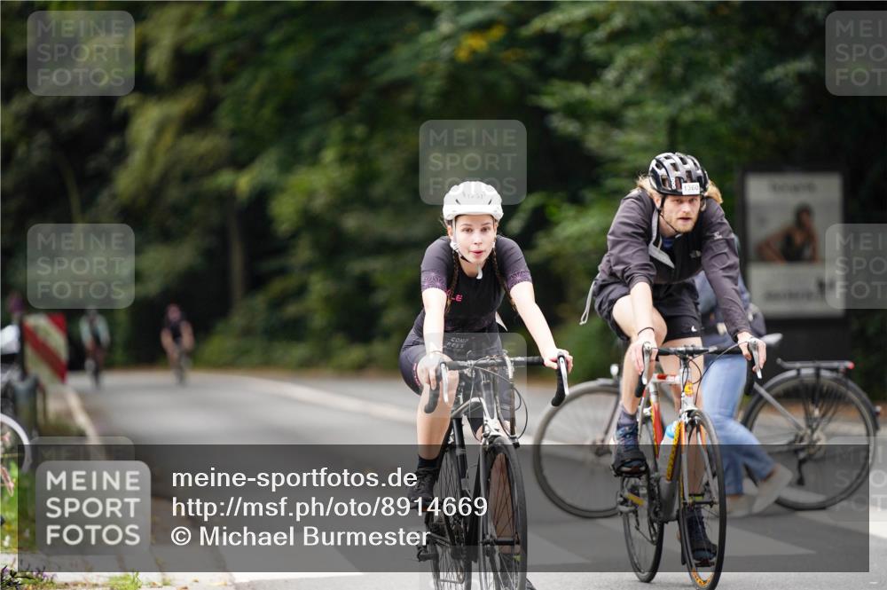 14.09.2025 - Stadtparktriathlon Michael Burmester http://msf.ph/oto/8914669 14.09.2025 12:39:27 Radfahren 1251, 1278, 1360 meine-sportfotos.de