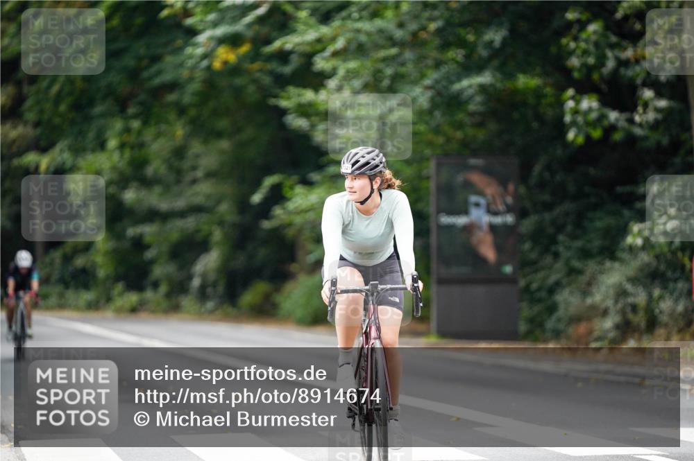 14.09.2025 - Stadtparktriathlon Michael Burmester http://msf.ph/oto/8914674 14.09.2025 12:39:40 Radfahren 1317, 1321, 1335, 1410, 1417 meine-sportfotos.de
