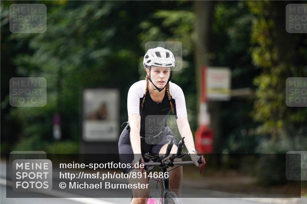 14.09.2025 - Stadtparktriathlon Michael Burmester http://msf.ph/oto/8914686 14.09.2025 12:39:54 Radfahren 1301, 1327, 1394 meine-sportfotos.de
