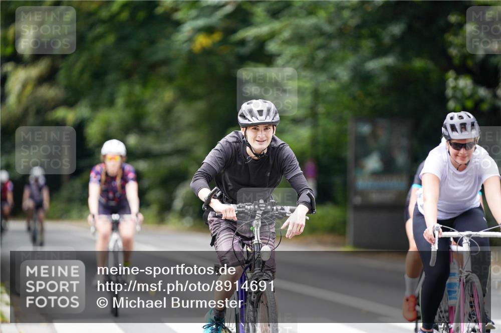 14.09.2025 - Stadtparktriathlon Michael Burmester http://msf.ph/oto/8914691 14.09.2025 12:40:02 Radfahren 1237, 1239, 1254, 1261, 1288, 1301, 1371 meine-sportfotos.de