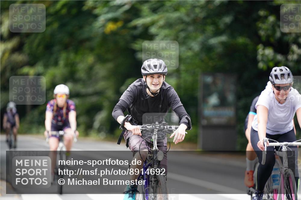 14.09.2025 - Stadtparktriathlon Michael Burmester http://msf.ph/oto/8914692 14.09.2025 12:40:02 Radfahren 1237, 1239, 1254, 1261, 1288, 1301, 1371 meine-sportfotos.de