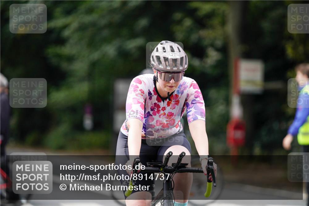 14.09.2025 - Stadtparktriathlon Michael Burmester http://msf.ph/oto/8914737 14.09.2025 12:40:47 Radfahren 1245, 1249, 1268, 1277, 1279, 1306 meine-sportfotos.de