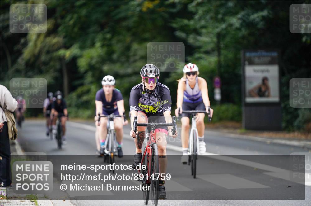 14.09.2025 - Stadtparktriathlon Michael Burmester http://msf.ph/oto/8914759 14.09.2025 12:41:20 Radfahren 1229, 1232, 1255, 1328, 1329, 1332, 1336, 1403 meine-sportfotos.de