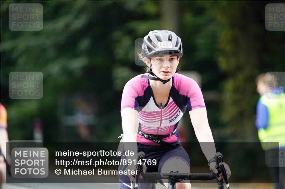 14.09.2025 - Stadtparktriathlon Michael Burmester http://msf.ph/oto/8914769 14.09.2025 12:41:31 Radfahren 1228, 1304, 1334, 1343, 1403 meine-sportfotos.de