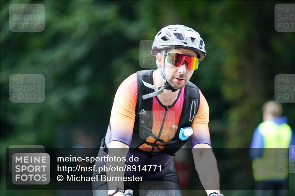 14.09.2025 - Stadtparktriathlon Michael Burmester http://msf.ph/oto/8914771 14.09.2025 12:41:32 Radfahren 1228, 1287, 1304, 1334, 1343, 1353 meine-sportfotos.de