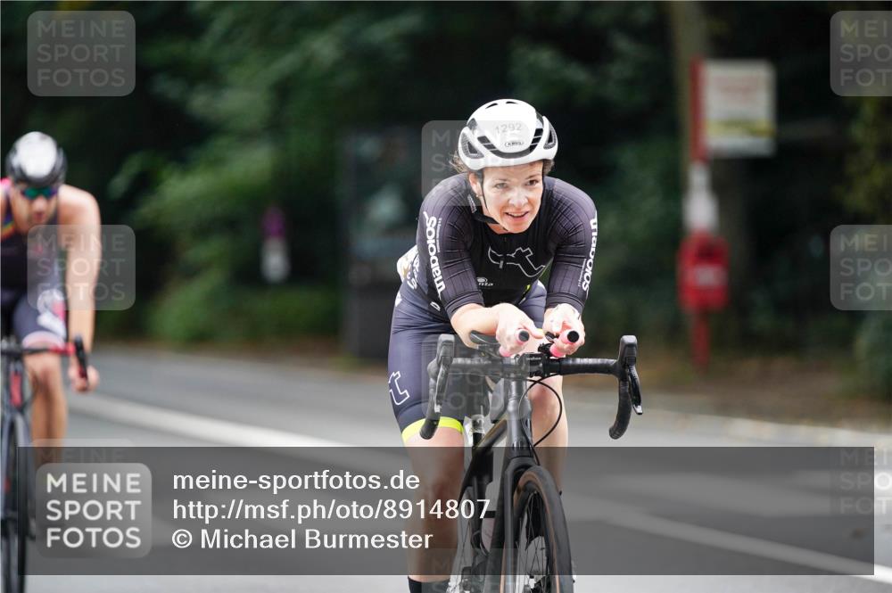 14.09.2025 - Stadtparktriathlon Michael Burmester http://msf.ph/oto/8914807 14.09.2025 12:42:47 Radfahren 1292, 1341, 1355, 1383, 1400, 1415 meine-sportfotos.de