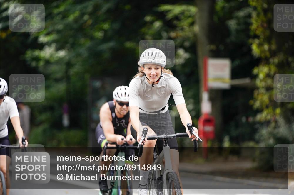 14.09.2025 - Stadtparktriathlon Michael Burmester http://msf.ph/oto/8914849 14.09.2025 12:43:43 Radfahren 1252, 1267, 1296, 1298, 1361, 1365, 1367, 1405, 1407 meine-sportfotos.de