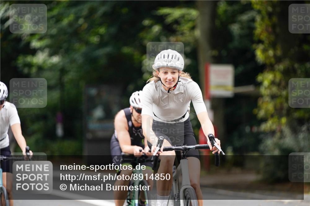 14.09.2025 - Stadtparktriathlon Michael Burmester http://msf.ph/oto/8914850 14.09.2025 12:43:44 Radfahren 1252, 1267, 1296, 1298, 1361, 1365, 1367, 1405, 1407 meine-sportfotos.de