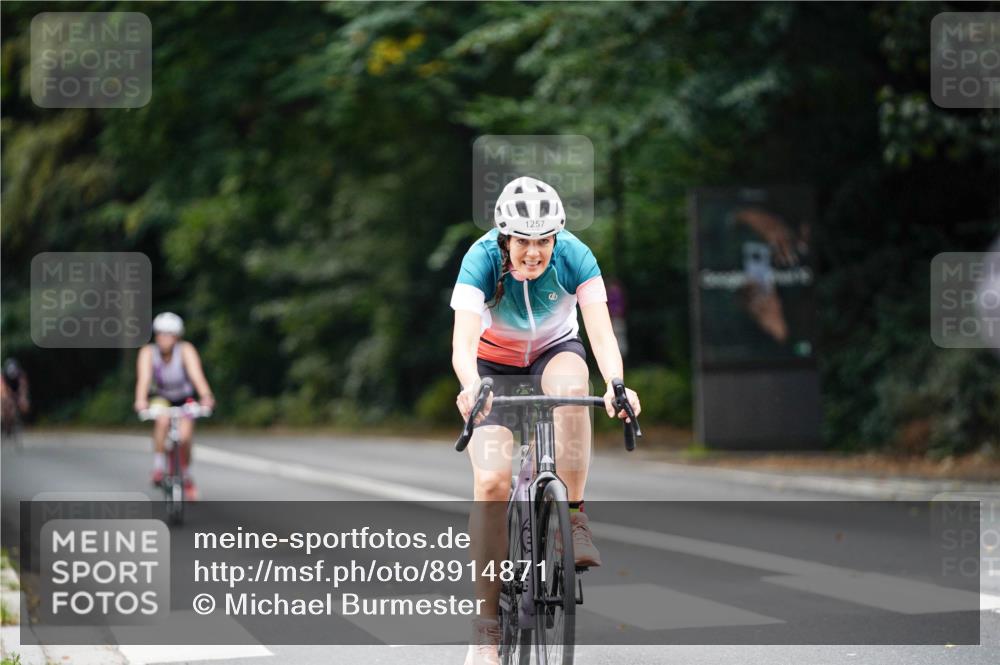 14.09.2025 - Stadtparktriathlon Michael Burmester http://msf.ph/oto/8914871 14.09.2025 12:44:19 Radfahren 1257, 1300, 1339 meine-sportfotos.de