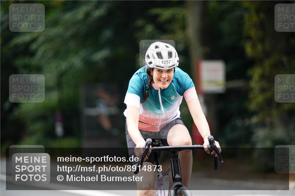 14.09.2025 - Stadtparktriathlon Michael Burmester http://msf.ph/oto/8914873 14.09.2025 12:44:20 Radfahren 1257, 1300, 1339 meine-sportfotos.de