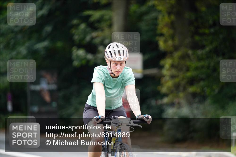 14.09.2025 - Stadtparktriathlon Michael Burmester http://msf.ph/oto/8914889 14.09.2025 12:44:43 Radfahren 1307, 1324, 1350, 1381 meine-sportfotos.de