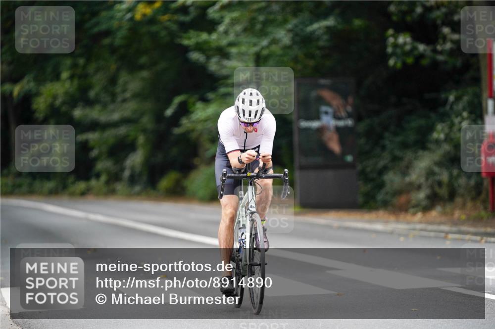14.09.2025 - Stadtparktriathlon Michael Burmester http://msf.ph/oto/8914890 14.09.2025 12:44:44 Radfahren 1307, 1324, 1350, 1381 meine-sportfotos.de