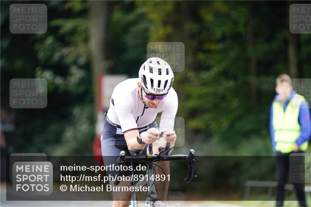 14.09.2025 - Stadtparktriathlon Michael Burmester http://msf.ph/oto/8914891 14.09.2025 12:44:45 Radfahren 1307, 1324, 1350, 1381, 1404 meine-sportfotos.de
