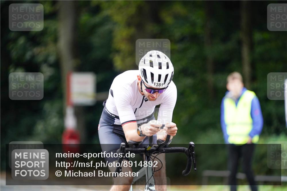 14.09.2025 - Stadtparktriathlon Michael Burmester http://msf.ph/oto/8914892 14.09.2025 12:44:45 Radfahren 1307, 1324, 1350, 1381, 1404 meine-sportfotos.de