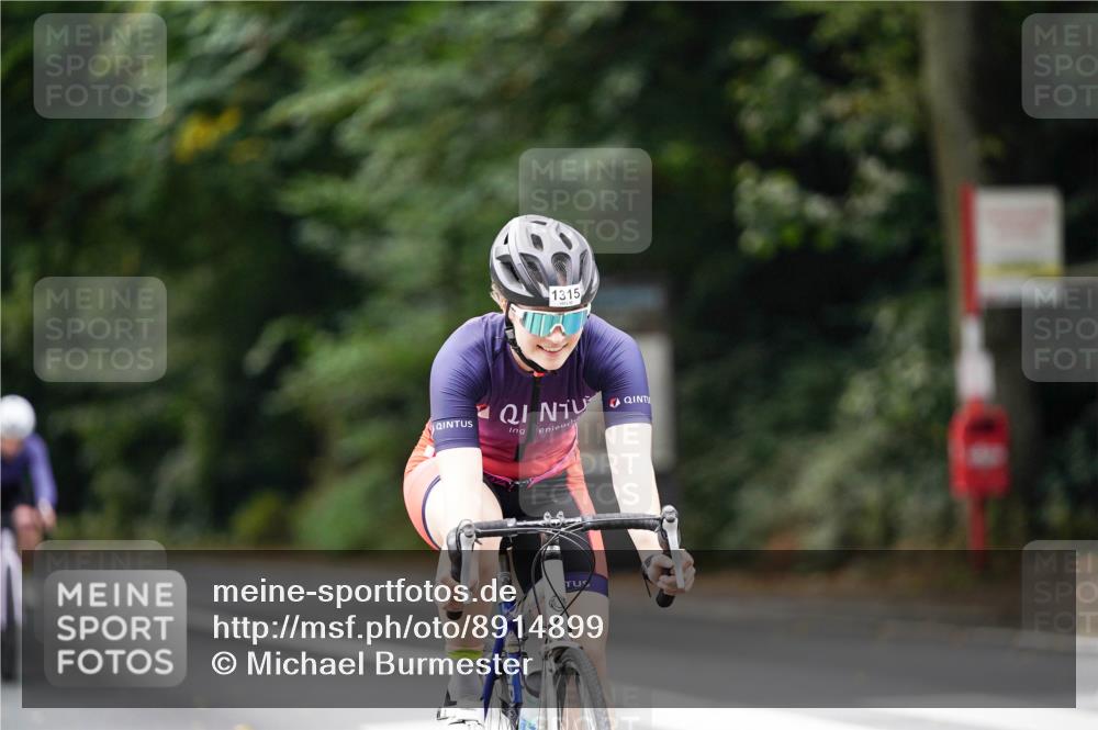14.09.2025 - Stadtparktriathlon Michael Burmester http://msf.ph/oto/8914899 14.09.2025 12:44:56 Radfahren 1293, 1311, 1315, 1351, 1404 meine-sportfotos.de