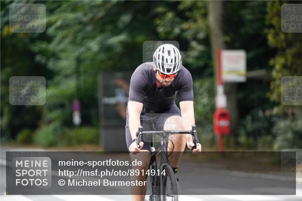 14.09.2025 - Stadtparktriathlon Michael Burmester http://msf.ph/oto/8914914 14.09.2025 12:45:16 Radfahren 1231, 1396, 1420 meine-sportfotos.de