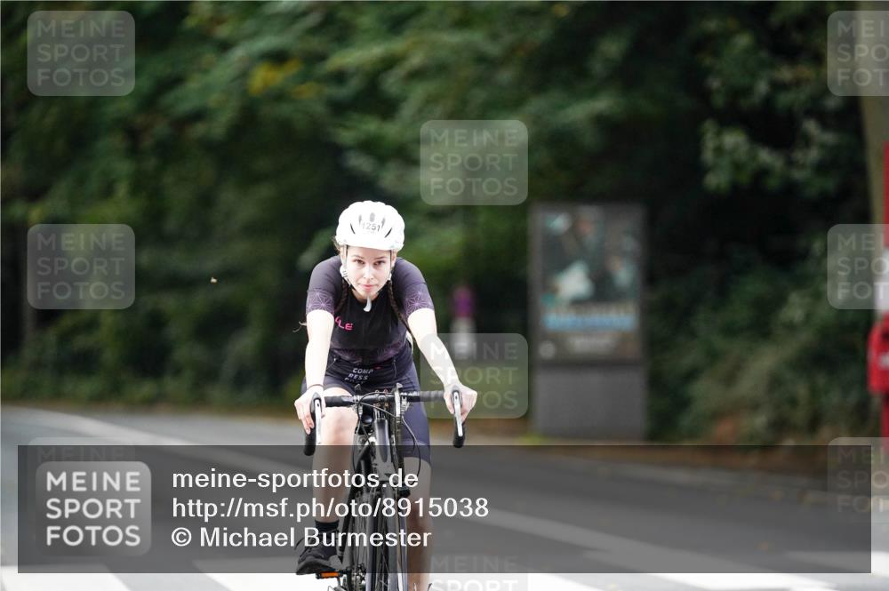 14.09.2025 - Stadtparktriathlon Michael Burmester http://msf.ph/oto/8915038 14.09.2025 12:48:06 Radfahren 1251, 1353, 1387 meine-sportfotos.de
