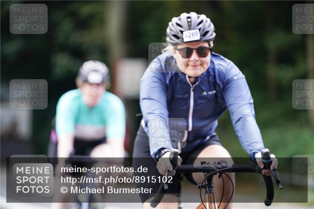 14.09.2025 - Stadtparktriathlon Michael Burmester http://msf.ph/oto/8915102 14.09.2025 12:49:34 Radfahren 1260, 1268, 1328, 1332, 1336, 1352, 1355, 1385, 1400, 1415 meine-sportfotos.de