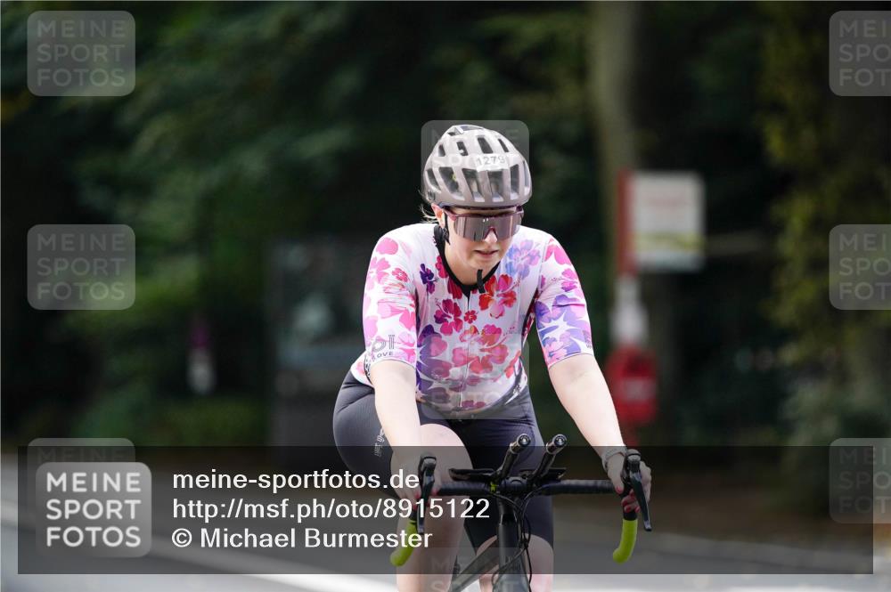 14.09.2025 - Stadtparktriathlon Michael Burmester http://msf.ph/oto/8915122 14.09.2025 12:50:01 Radfahren 1279, 1287, 1297, 1367, 1399 meine-sportfotos.de