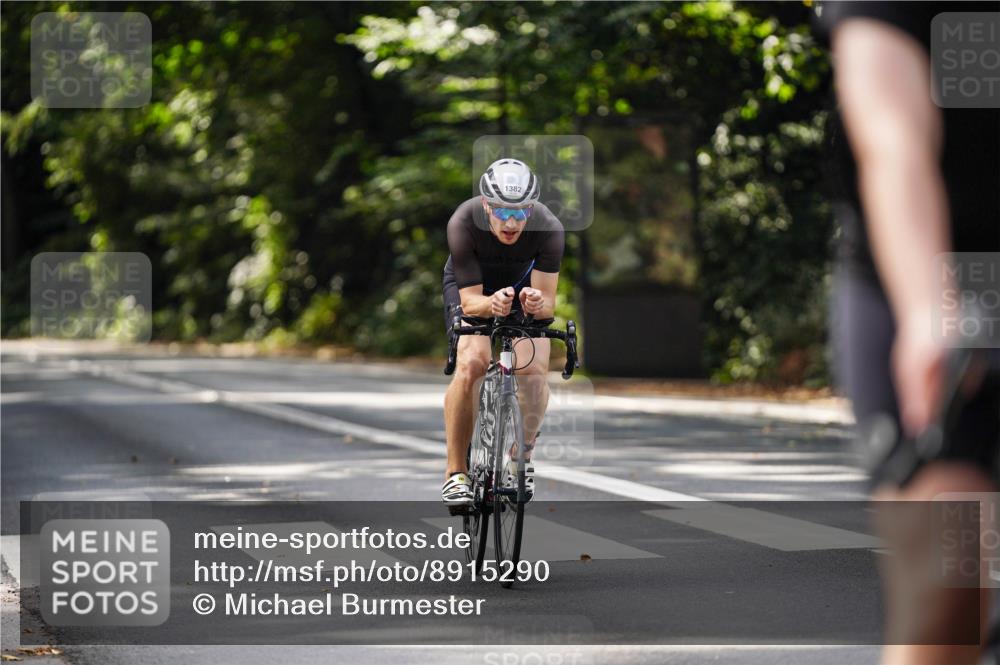 14.09.2025 - Stadtparktriathlon Michael Burmester http://msf.ph/oto/8915290 14.09.2025 12:53:59 Radfahren 1324, 1350, 1360, 1382 meine-sportfotos.de