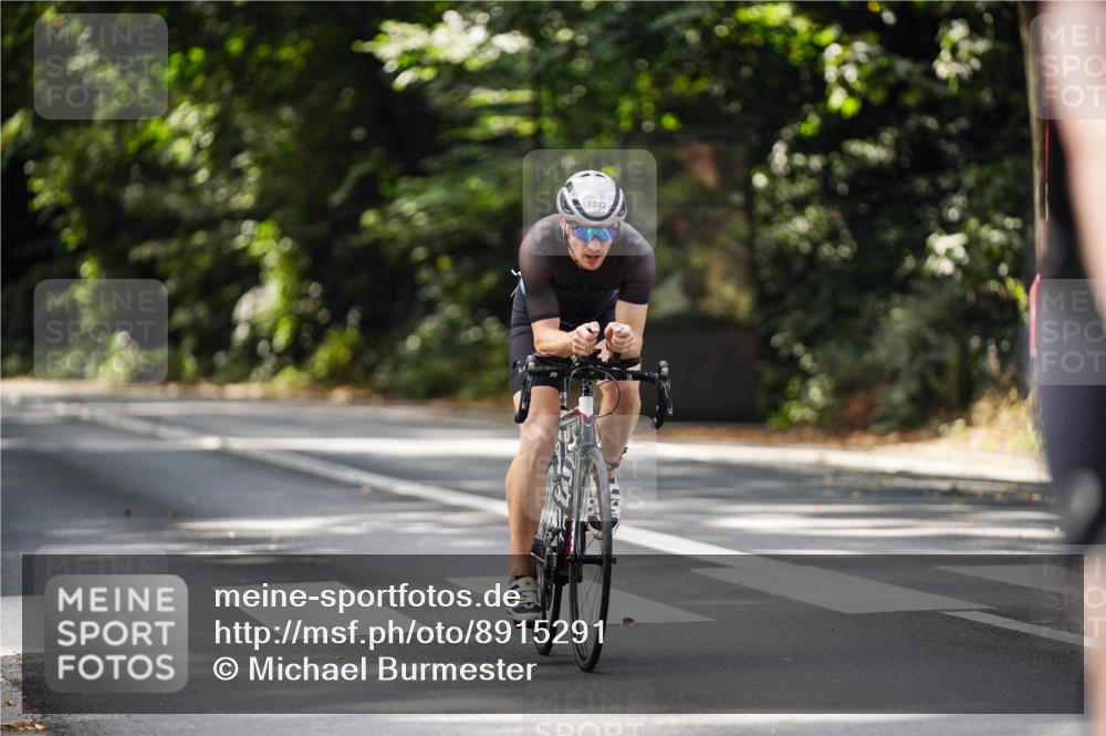 14.09.2025 - Stadtparktriathlon Michael Burmester http://msf.ph/oto/8915291 14.09.2025 12:53:59 Radfahren 1324, 1350, 1360, 1382 meine-sportfotos.de
