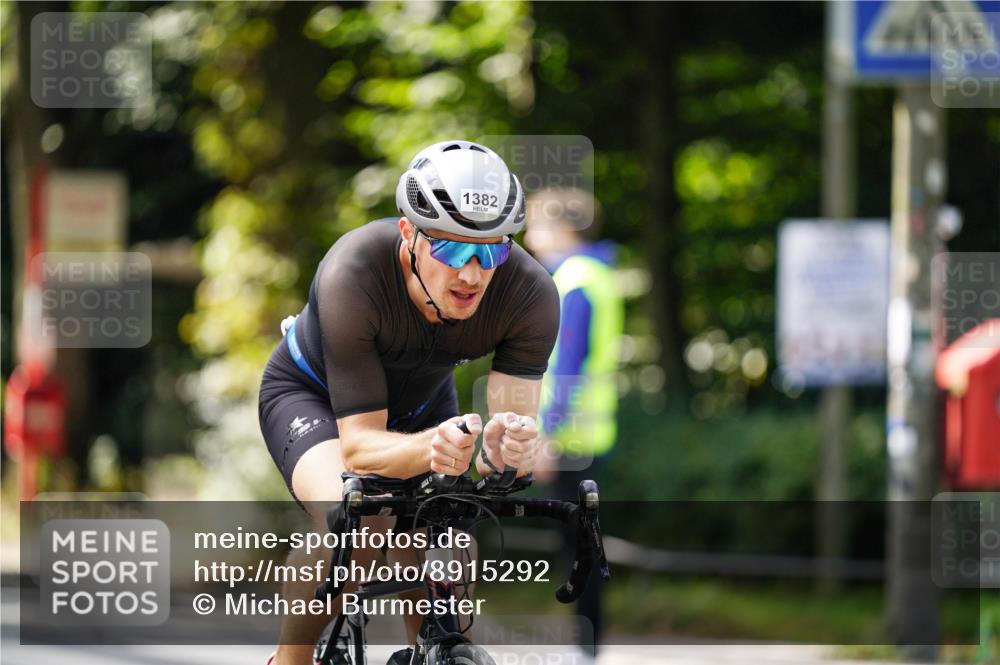 14.09.2025 - Stadtparktriathlon Michael Burmester http://msf.ph/oto/8915292 14.09.2025 12:54:00 Radfahren 1324, 1350, 1360, 1382 meine-sportfotos.de